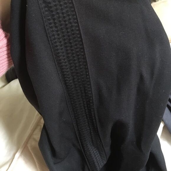 Capri Leggings w Side Dots & Ruched Legs - Picture 6 of 6